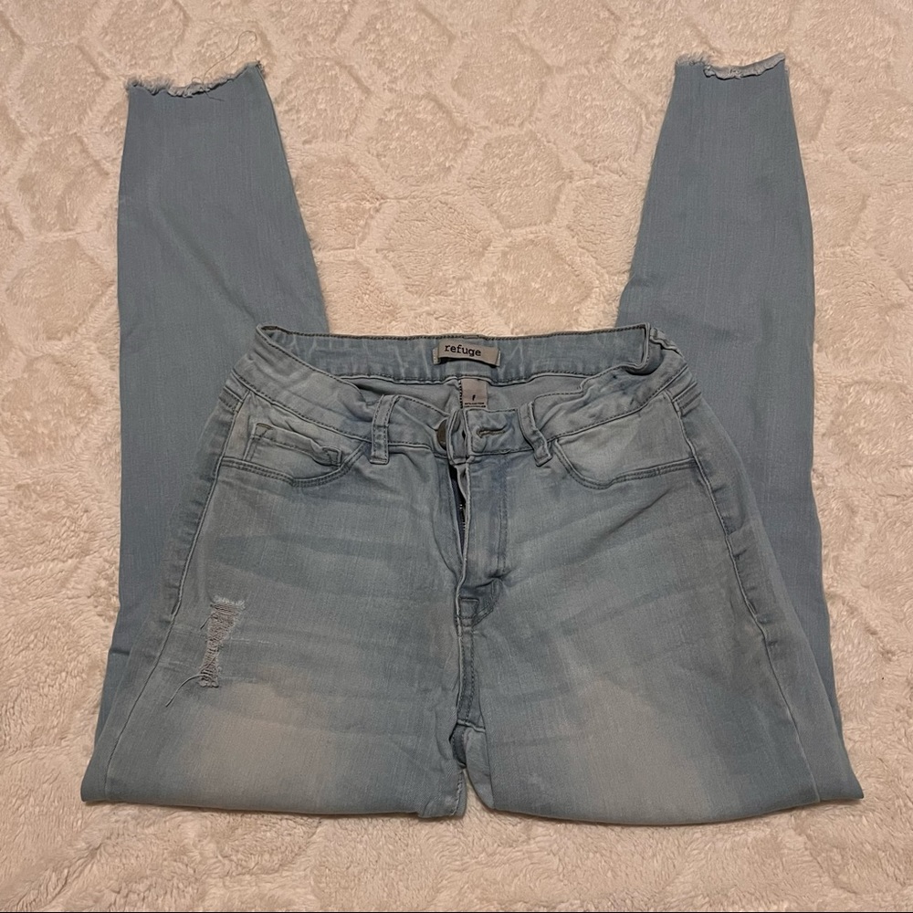 Refuge Women’s Ripped Jeans